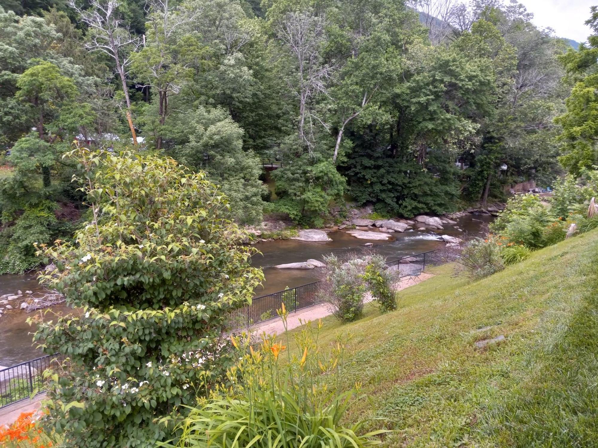 Carter Lodge - On The River Chimney Rock Extérieur photo
